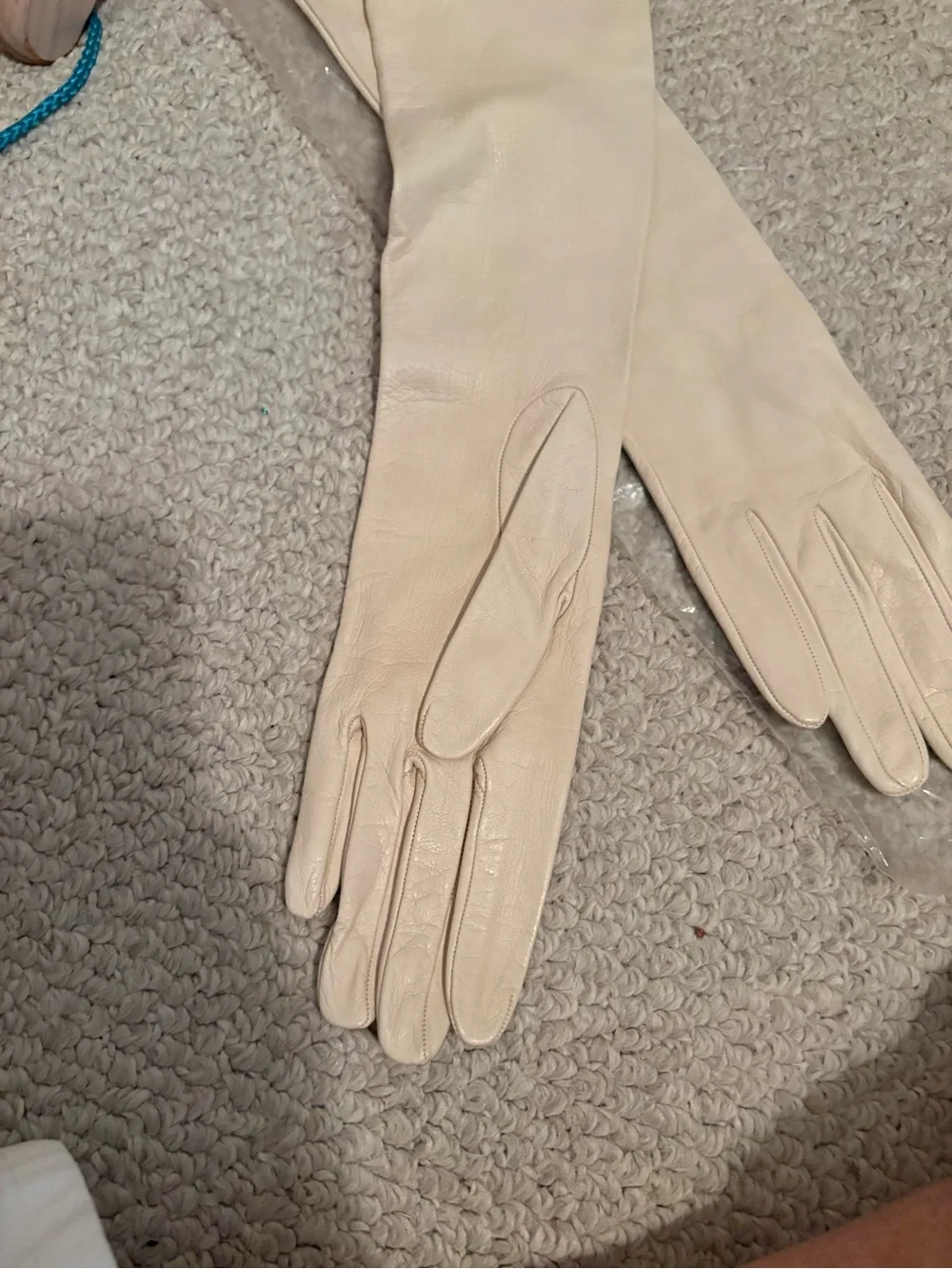 Vintage lamb Long Cream Women's Leather Gloves - size 7 yummy